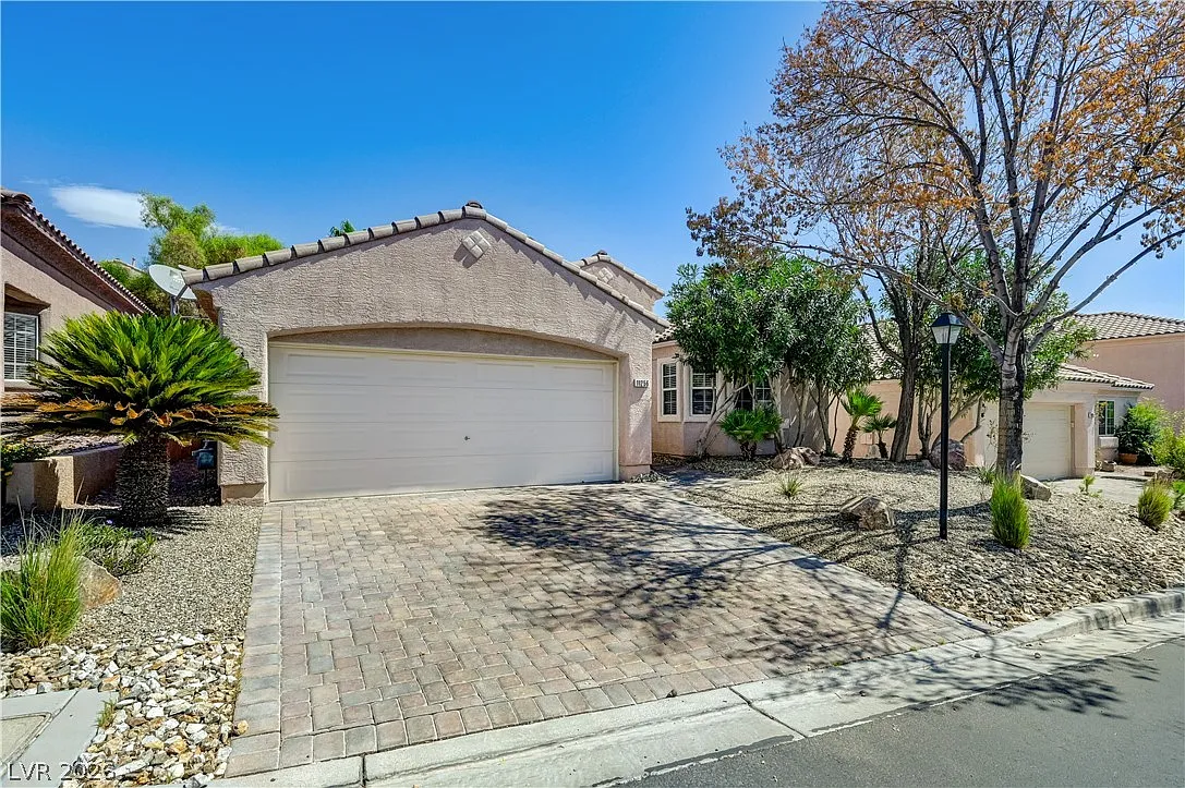 3 bed, 2.0 bath, 1898 sqft, $2,495 — Photo 1