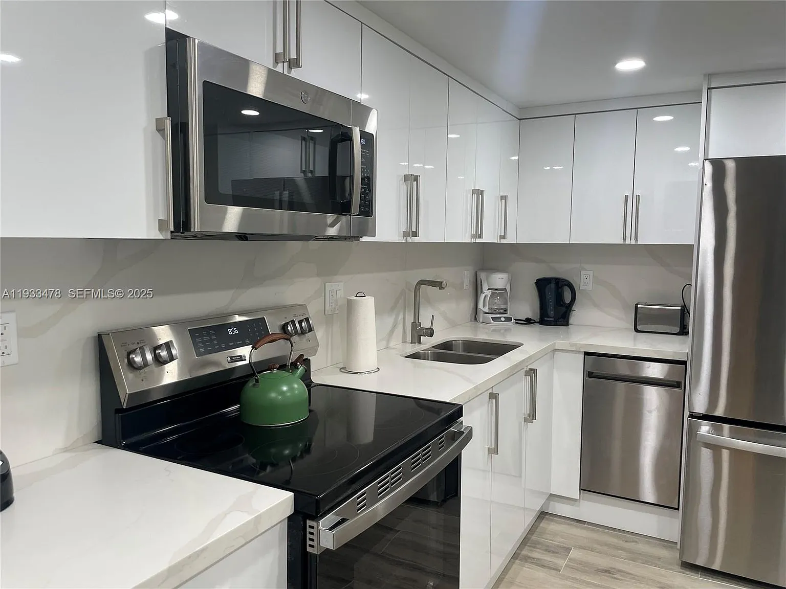 Parker Plaza Condo Estate — Photo 3