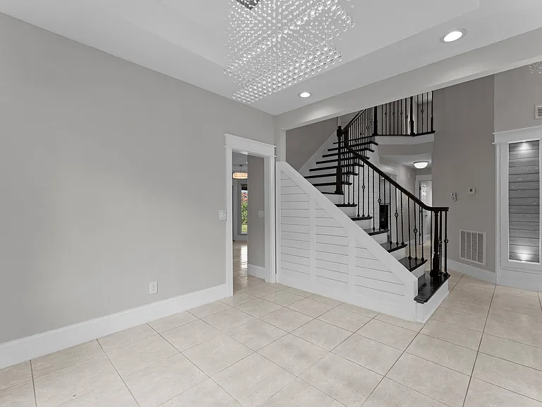 2407 Country Club Dr — Photo 24