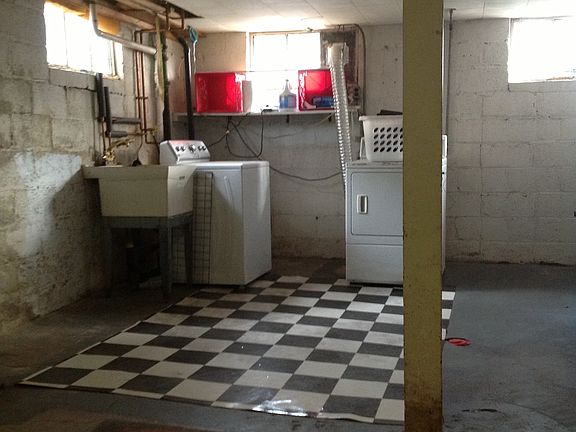 Basement laundry room