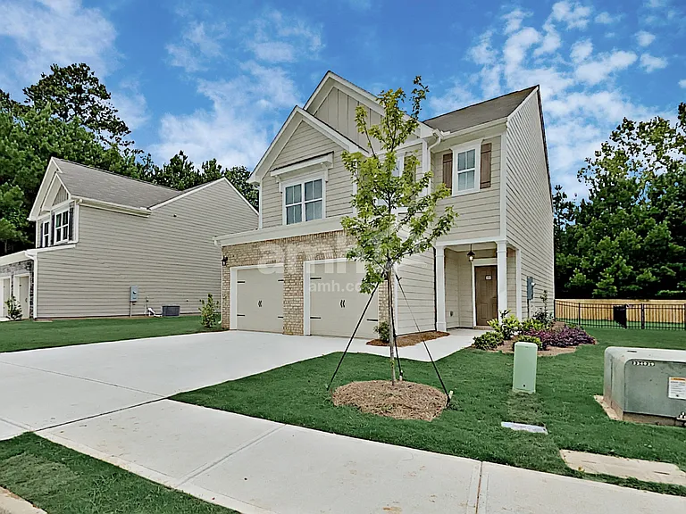 516 Woodall Rd — Photo 1
