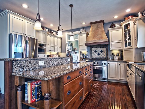4th image of 56428 Whispering Hill Dr