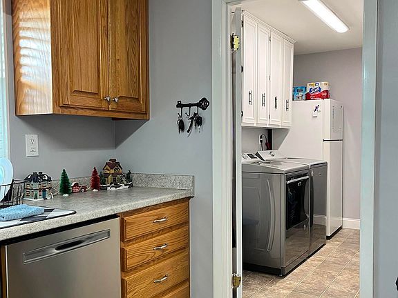 5th image of 82 Estate View Dr