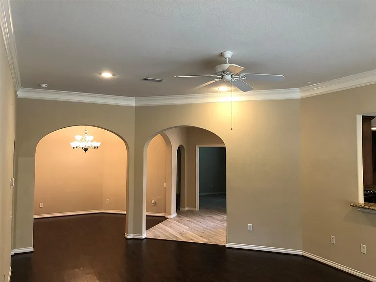 126 Coral Ct — Photo 2