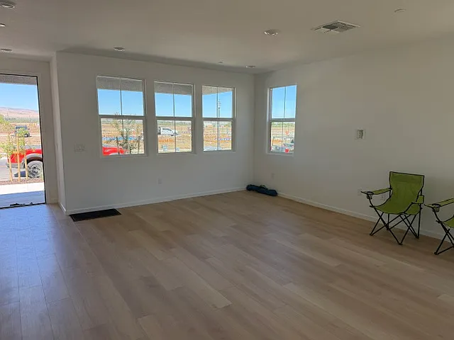 3190 Summit Dr — Photo 17