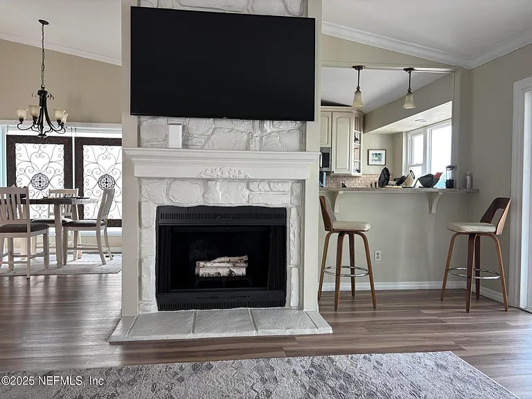 2456 Lorraine Ct — Photo 17