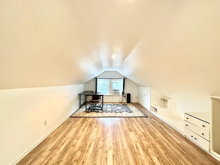 717 Belmont St — Photo 19