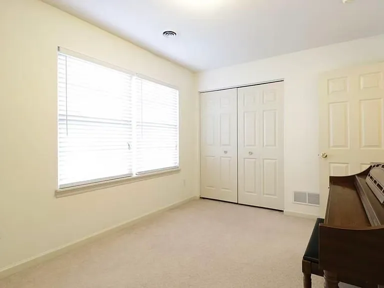104 Jules Dr — Photo 8