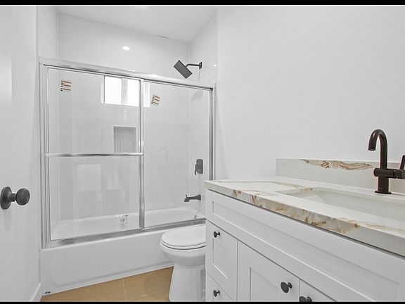 4th image of 7634 Morella Ave #2
