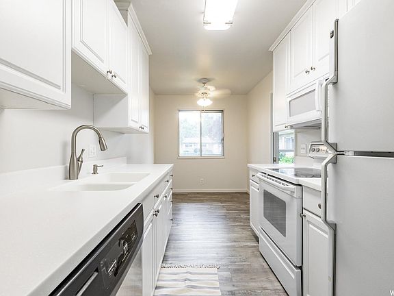 5th image of 2280 E Carriage Ln APT 93