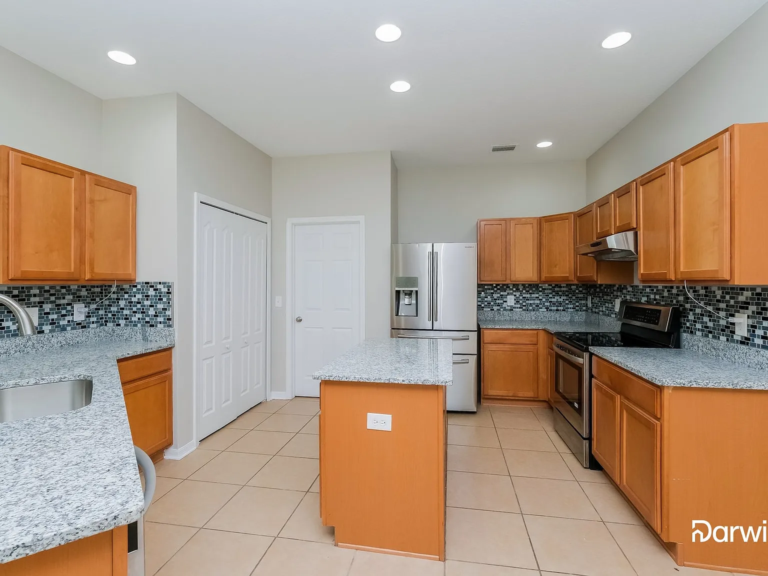 4 bed, 2.0 bath, 2366 sqft, $2,245 — Photo 2