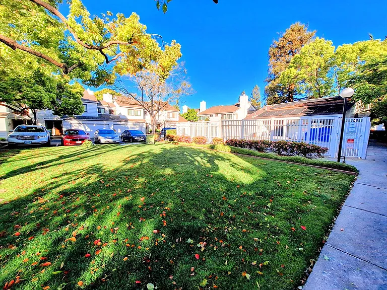 1206 Sierra Village Way — Photo 34
