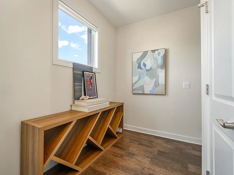 735 Lochlyn Hill Dr — Photo 13