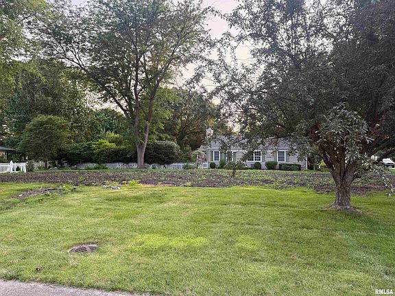 4th image of 301 Casson St