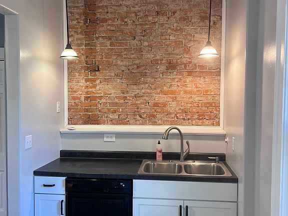 2nd image of 909 N 6th St