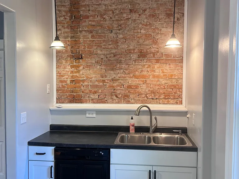 909 N 6th St — Photo 29