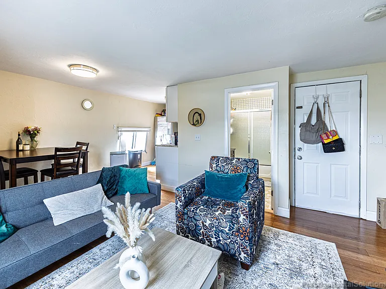 233 London St #3 — Photo 6