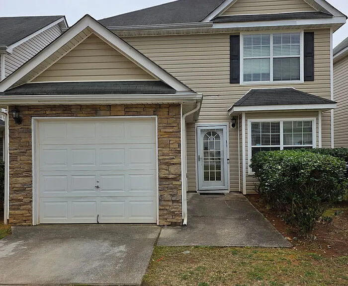 215 Colser Dr — Photo 1