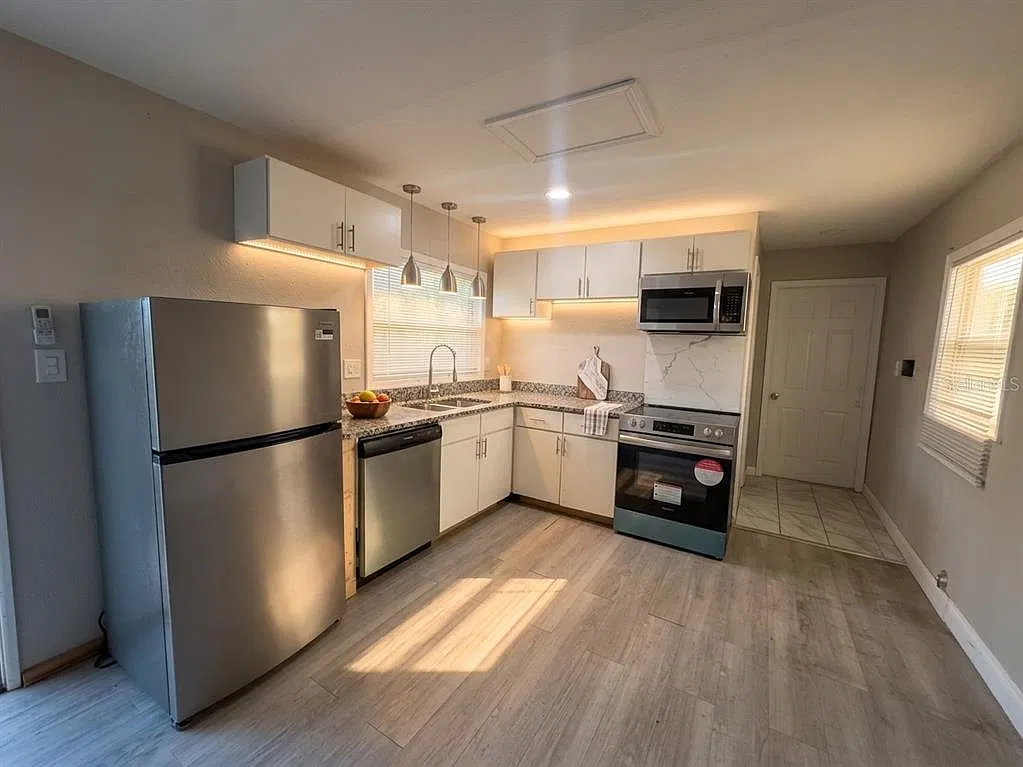 1 bed, 1.0 bath, 364 sqft, $1,100 — Photo 3