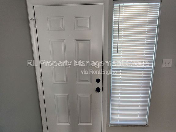 3rd image of 675 Riverview Dr APT B3