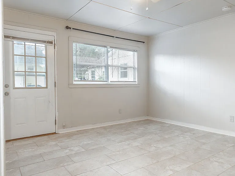 220 N Adelle Ave — Photo 6