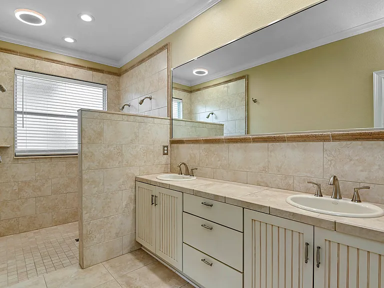 1781 Bryan Ave — Photo 3