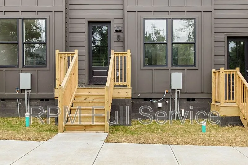 4 bed, 3.5 bath, 2000 sqft, $2,700 — Photo 2