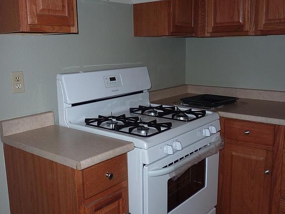 4th image of 1210 S Cypress Ave APT B