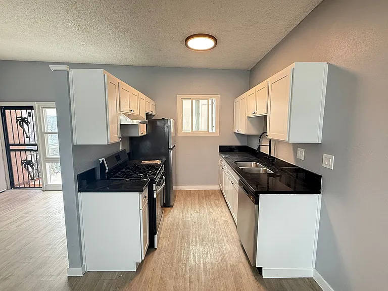 10207 Crenshaw Blvd — Photo 12