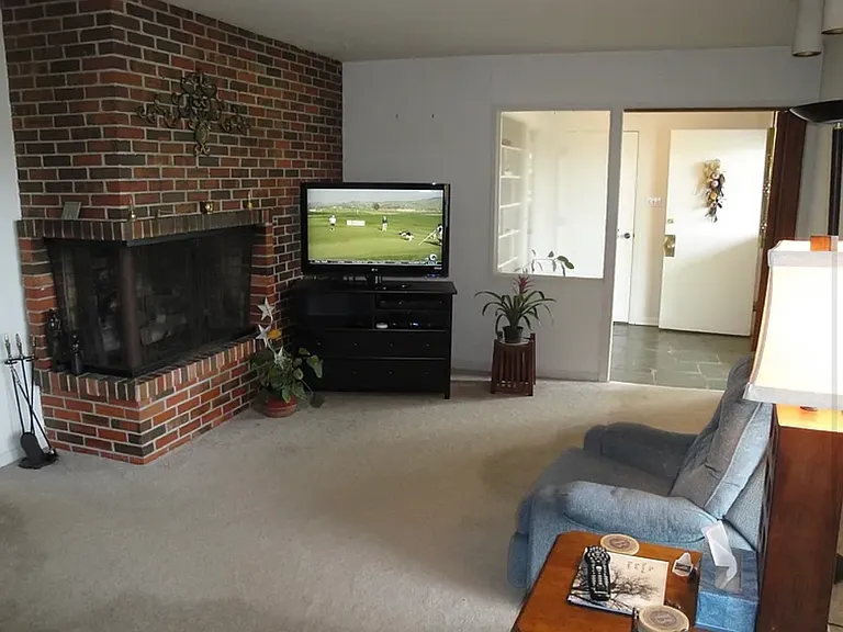 2205 Country Club Dr — Photo 7