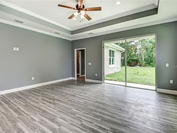 3rd image of 443 W Voorhis Ave