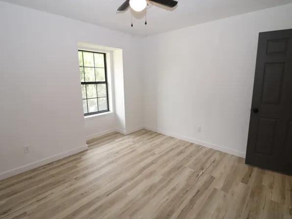 1221 S Park Ave #16, Aurora, MO 65605