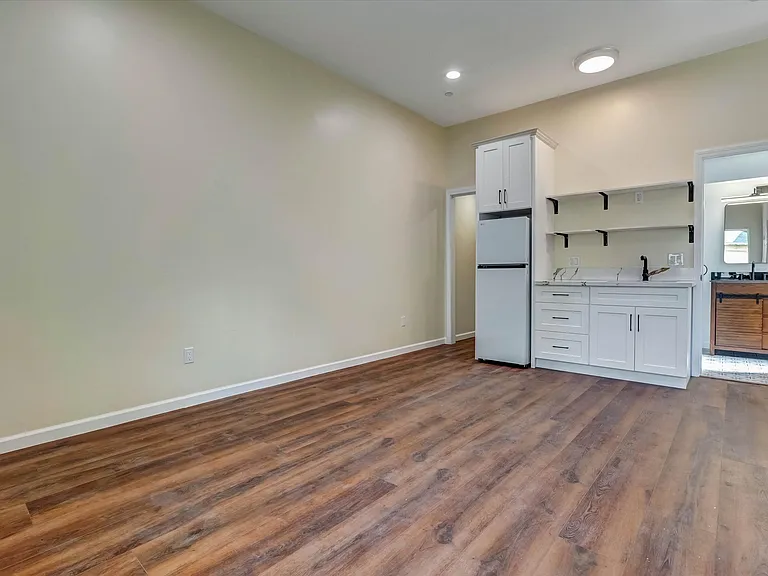 17095 Kingsbury St #B — Photo 4