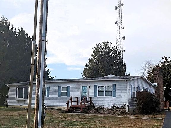 3rd image of 129 Center St