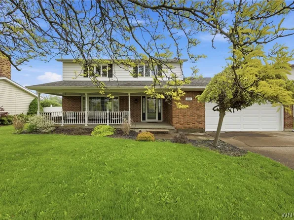 8860 Disney Dr, Niagara Falls, NY 14304