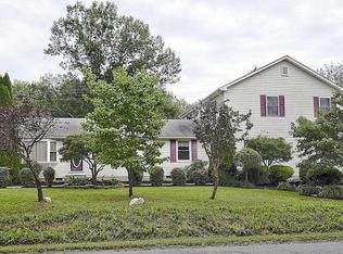 7445 Carver Rd, Gainesville, VA 20155