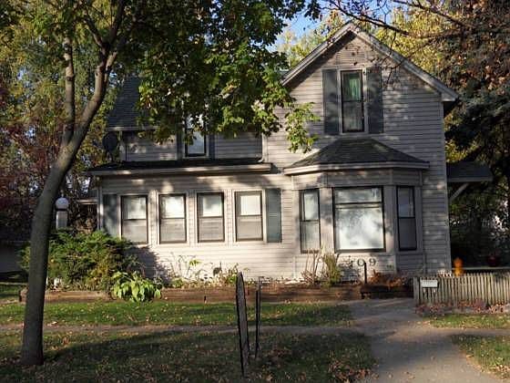 2nd image of 209 Lake St