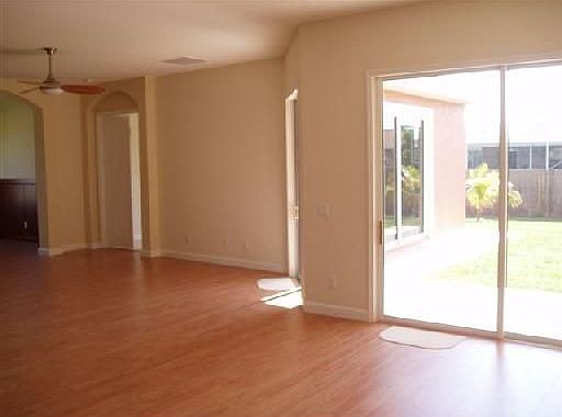 4th image of 512 SW Prater Ave