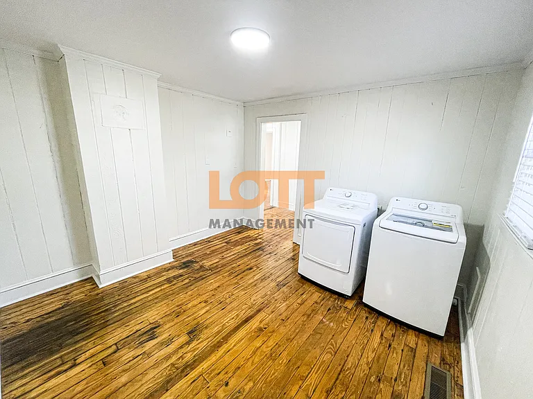 1 Hollywood Cir — Photo 18