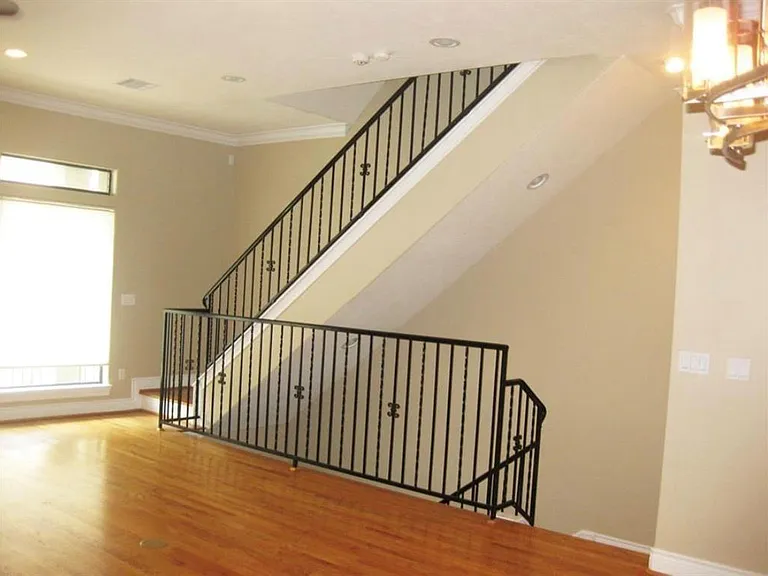 1623 Stuart St — Photo 8