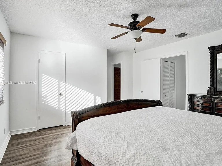 1233 Hampton Blvd — Photo 24