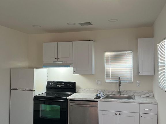2nd image of 3127 N Los Altos Ave