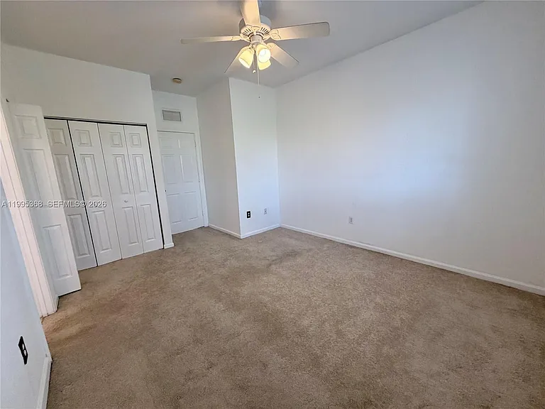 5747 Isles Cir #5747 — Photo 16