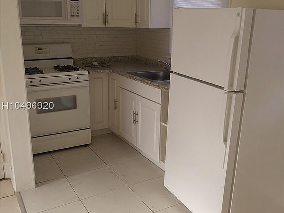 3rd image of 3801 Lambert Ave APT 2