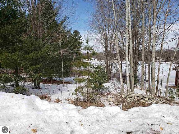 2nd image of 315 Arbutus Dr