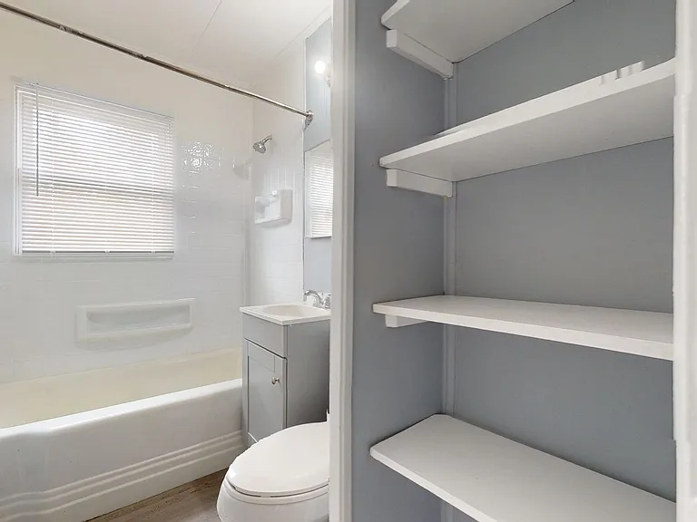 393 Spayer Ln — Photo 4