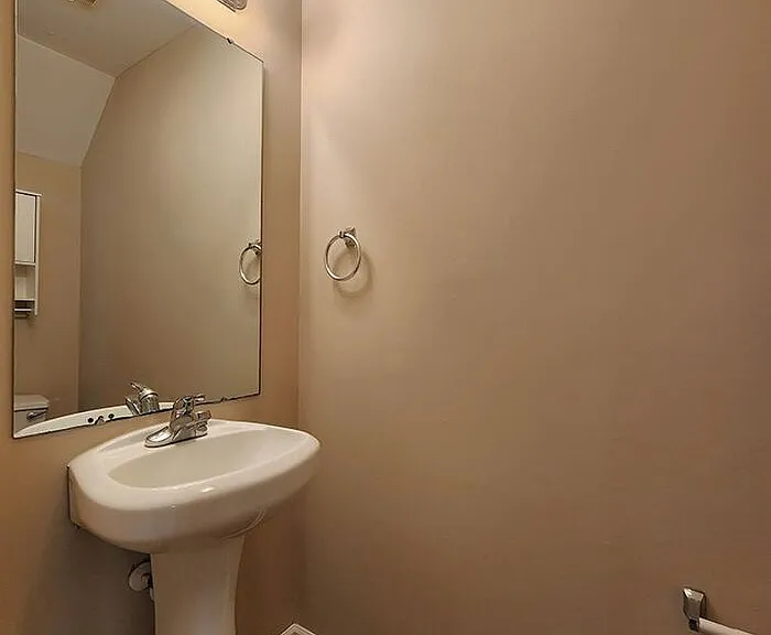 2504 S Ridge Ave — Photo 7