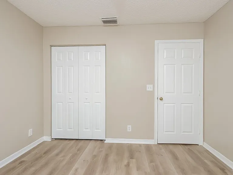 7673 Springfield Lake Dr — Photo 11