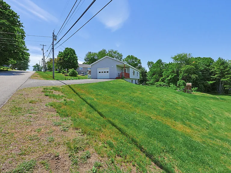 72 Frost Hill Ave — Photo 3