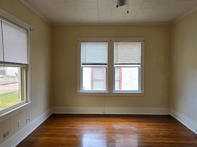 420 S Spring Ave — Photo 3